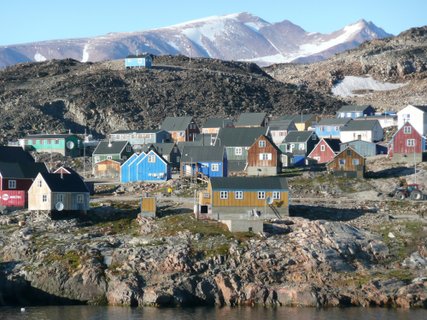 Ittoqqortoormiit_Houses_Greenland_©_Rob_Tully_Oceanwide_Expeditions