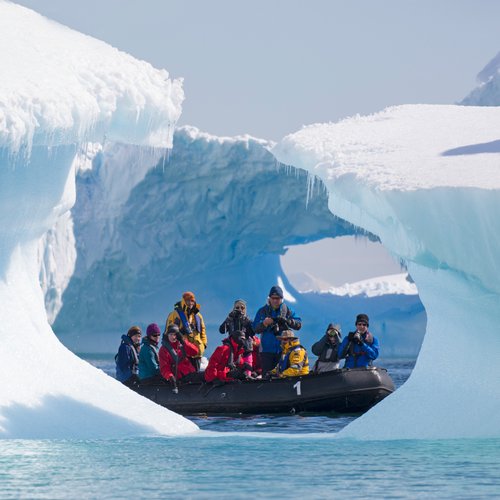 Magellan_Explorer_Zodiac_Ice_©_Sandra_Walser_Antarctica21