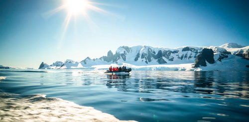 Sunny_Zodiac_cruising_Antarctica_©_Dietmar_Denger_Oceanwide_Expeditions