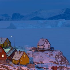 Die Stadt Uummannaq im Winter im Nordwesten Groenlands_©_Martin_Zwick_Naturfoto