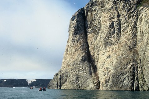 Rubini_Rock_Zodiac_Franz_Josef_Land_©_Ko_de_Korte_Oceanwide_Expeditions