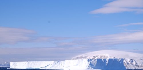 Tabular_iceberg_in_Erebus_Terror_Gulf_©_Cecilia_Vanman_Oceanwide_Expeditions