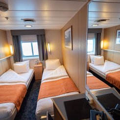 Twin_Cabin_311_MS_Quest_©_Eirik_Gronningaet_Arktis_Tours