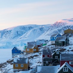 Die Stadt Uummannaq im Winter im Nordwesten Groenlands_©_Martin_Zwick_Naturfoto