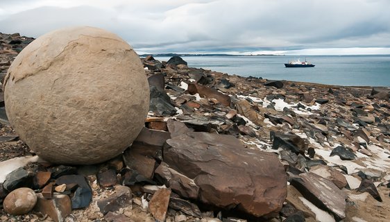 Devils_Marbles_Cape_Triest_Franz_Josef_Land_©_G_Riehle_Heritage_Expeditions