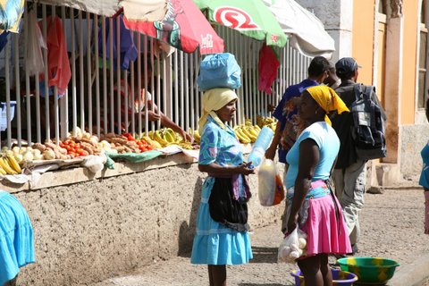 Cape_Verde_locals_market_Atlantic_Odyssey_©_Rob_Tully_Oceanwide_Expeditions