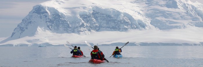 Antarctic_kayaking_©_Anjali_Pande_Oceanwide_Expeditions