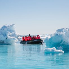 Zodiac_Cruise_Svalbard_©_John_Bozinov_Poseidon_Expeditions