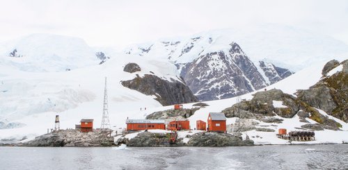 Research_Station_Antarctica_©_Eric_Giuliani_Antarpply_Expeditions