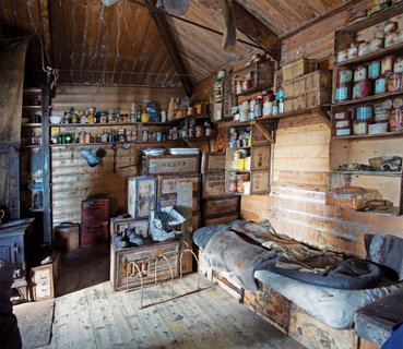 Shackletons_Hut_interior_Antarctica_©_JJ_L_Heureuxs_Heritage_Expeditions