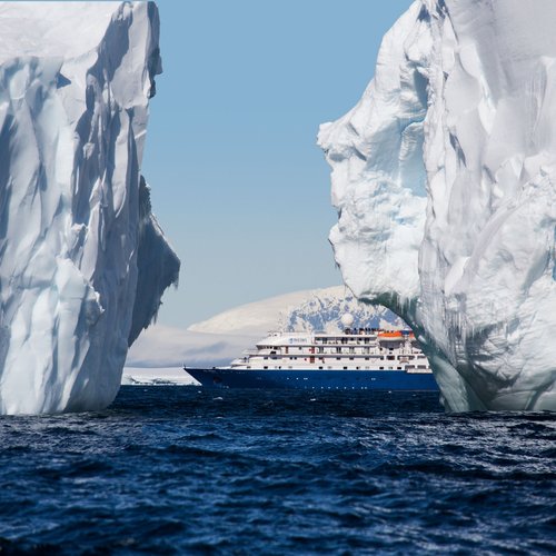 Antarctic_Cruising_©_John_Bozinov_Poseidon_Expeditions