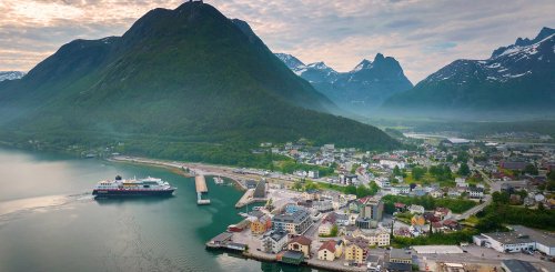 Norway_andalsnes_HGR_164010_©_Espen_Mills_Hurtigruten