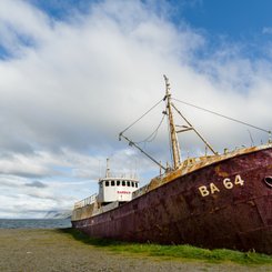 Das Wrack der Gardar, dem ersten Stahlschiff Islands. Die Westfjorde (Vestfirdir) von Island_©_Martin_Zwick_Naturfoto