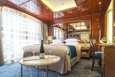 MV_Sea_Spirit_Deluxe_Suite_©_Poseidon_Expeditions