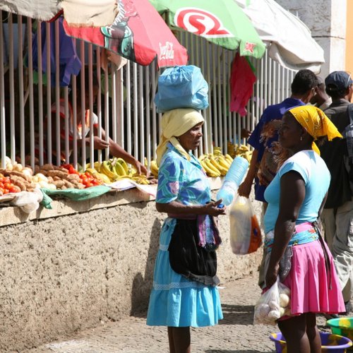 Cape_Verde_locals_market_Atlantic_Odyssey_©_Rob_Tully_Oceanwide_Expeditions