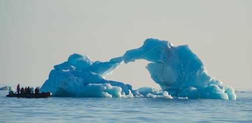 Zodiac_Cruising_Around_Spitsbergen_Kvitoya_©_Zoutfotografie_Oceanwide_Expeditions