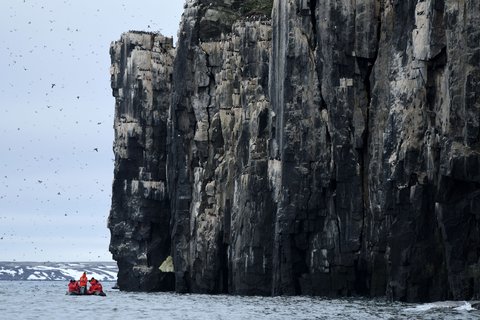 Alkefjell_Zodiac_Svalbard_©_Page_Chichester_Poseidon_Expeditions