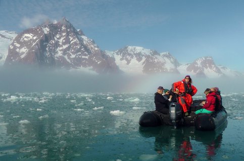 Zodiac_Cruising_Spitsbergen_©_Jutta_Erik_Swanbom_Oceanwide_Expeditions