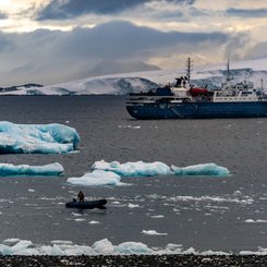 Pourquoi_Pas_Island_Antarctica_©_Tim_Bieber_Oceanwide_Expeditions