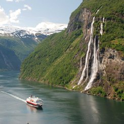 Geiranger_Norway_HGR_49268_©_Espen_Mills_Hurtigruten