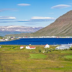 Isafjoerdur, die Hauptstadt der Westfjorde. Die Westfjorde (Vestfirdir) von Island_©_Martin_Zwick_Naturfoto