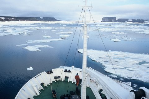 Rubini_Rock_Franz_Josef_Land_©_Ko_de_Korte_Oceanwide_Expeditions