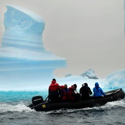 Ice_Zodiac_Antarctica_©_Lopez_Tapia_Antarpply_Expeditions