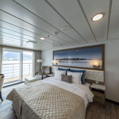 Greg_Mortimer_Captains_Suite_©_Aurora_Expeditions