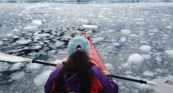 Antarctic_Kayaking_©_Sara_Jenner_Oceanwide_Expeditions